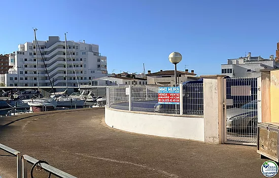 Amarrage de 3 x 8 mètres, pour bateau à voile ou à moteur.