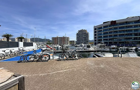 Amarrage de 3 x 8 mètres, pour bateau à voile ou à moteur.