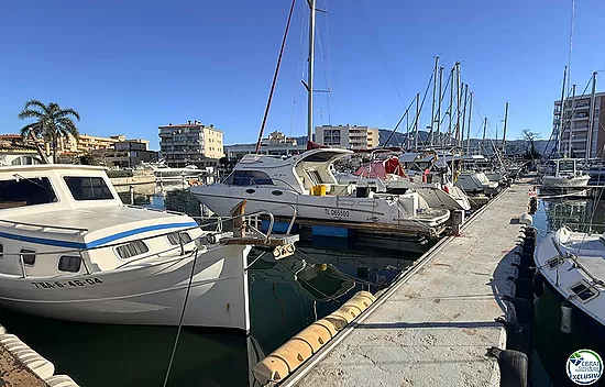 Amarrage de 3 x 8 mètres, pour bateau à voile ou à moteur.