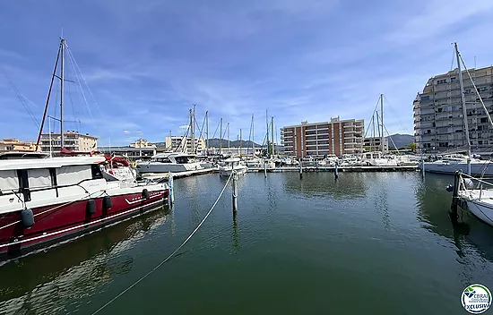 Amarrage de 3 x 8 mètres, pour bateau à voile ou à moteur.