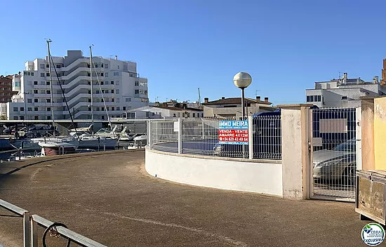 Amarrage de 3 x 8 mètres, pour bateau à voile ou à moteur.