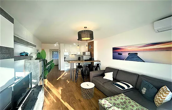 REFURBISHED APARTMENT WITH SEA VIEW & TOURIST LICENSE