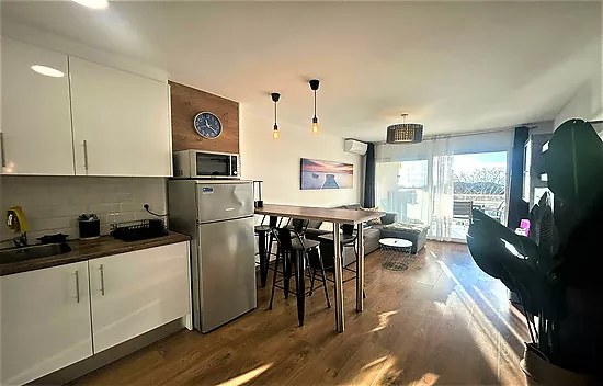 REFURBISHED APARTMENT WITH SEA VIEW & TOURIST LICENSE