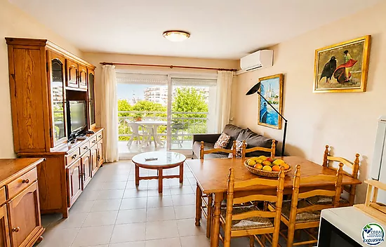 Apartment with 2 double bedrooms, located in the charming area of the Fishing Port of Roses.