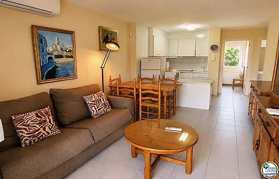 Apartment with 2 double bedrooms, located in the charming area of the Fishing Port of Roses.