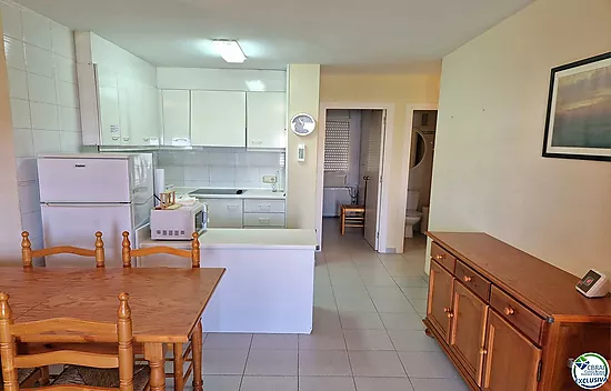 Apartment with 2 double bedrooms, located in the charming area of the Fishing Port of Roses.