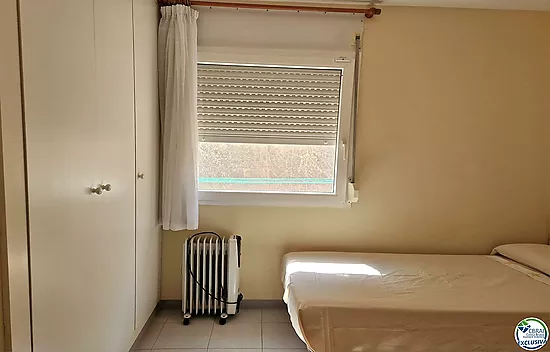 Apartment with 2 double bedrooms, located in the charming area of the Fishing Port of Roses.