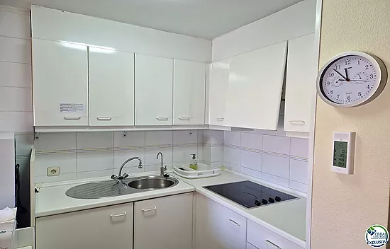 Apartment with 2 double bedrooms, located in the charming area of the Fishing Port of Roses.