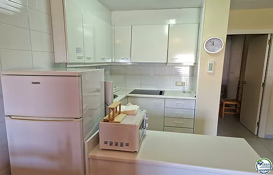 Apartment with 2 double bedrooms, located in the charming area of the Fishing Port of Roses.
