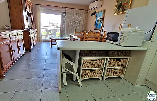 Apartment with 2 double bedrooms, located in the charming area of the Fishing Port of Roses.