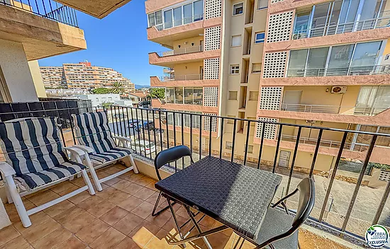 Cosy 2-bedroom apartment with terrace — Roses (Santa Margarita)
