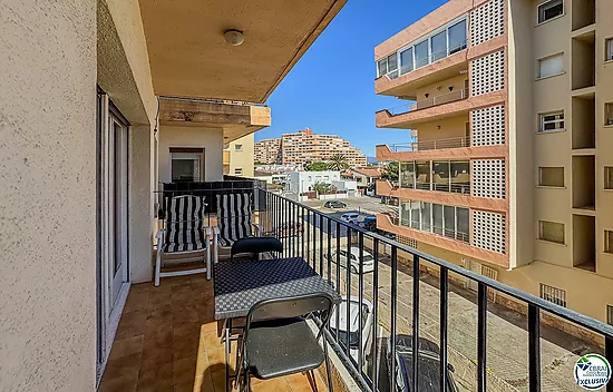 Cosy 2-bedroom apartment with terrace — Roses (Santa Margarita)