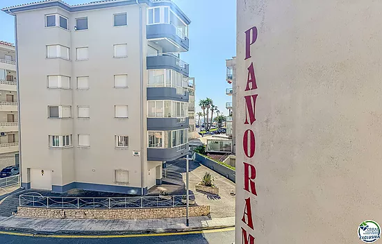 Cosy 2-bedroom apartment with terrace — Roses (Santa Margarita)