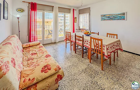 Cosy 2-bedroom apartment with terrace — Roses (Santa Margarita)