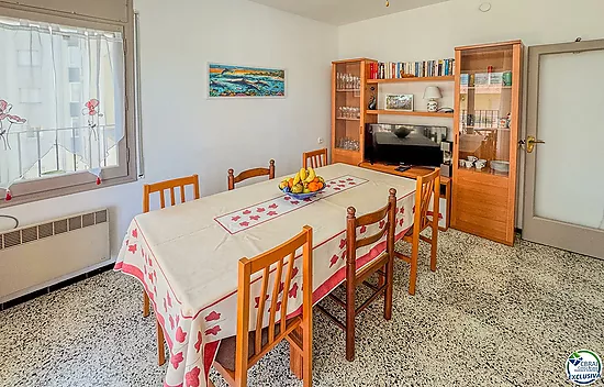 Cosy 2-bedroom apartment with terrace — Roses (Santa Margarita)