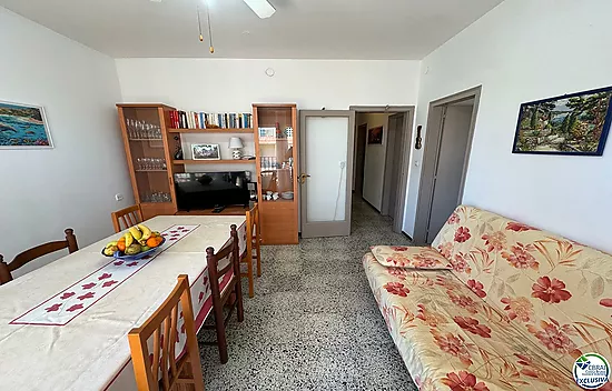 Cosy 2-bedroom apartment with terrace — Roses (Santa Margarita)