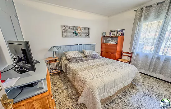Cosy 2-bedroom apartment with terrace — Roses (Santa Margarita)