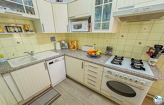 Cosy 2-bedroom apartment with terrace — Roses (Santa Margarita)