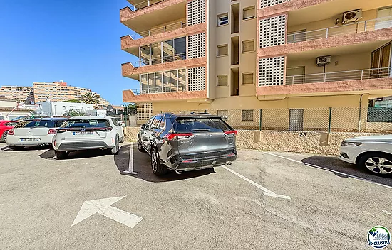 Cosy 2-bedroom apartment with terrace — Roses (Santa Margarita)