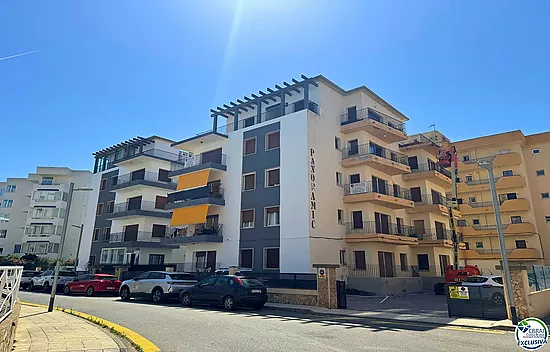 Cosy 2-bedroom apartment with terrace — Roses (Santa Margarita)