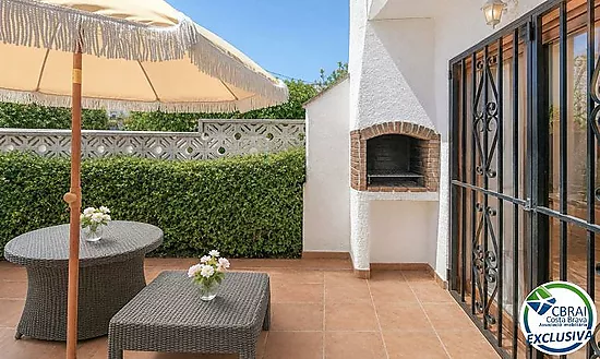 Great Opportunity in Empuriabrava – Charming Townhouse with Terrace and Barbecue for €130,000