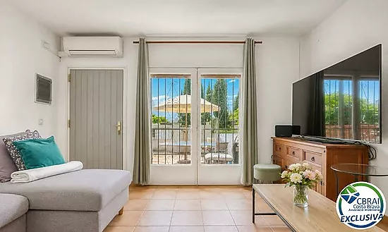 Great Opportunity in Empuriabrava – Charming Townhouse with Terrace and Barbecue for €130,000