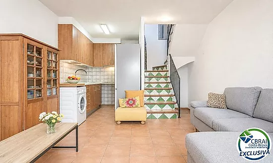 Great Opportunity in Empuriabrava – Charming Townhouse with Terrace and Barbecue for €130,000