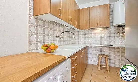 Great Opportunity in Empuriabrava – Charming Townhouse with Terrace and Barbecue for €130,000
