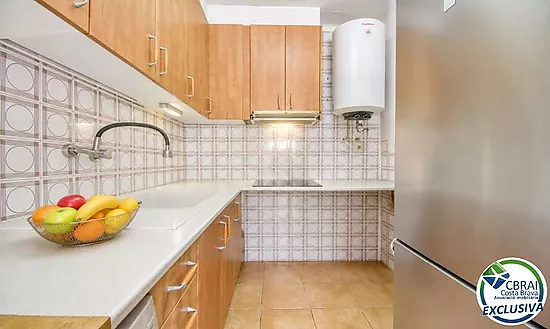 Great Opportunity in Empuriabrava – Charming Townhouse with Terrace and Barbecue for €130,000