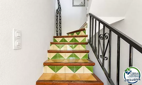 Great Opportunity in Empuriabrava – Charming Townhouse with Terrace and Barbecue for €130,000