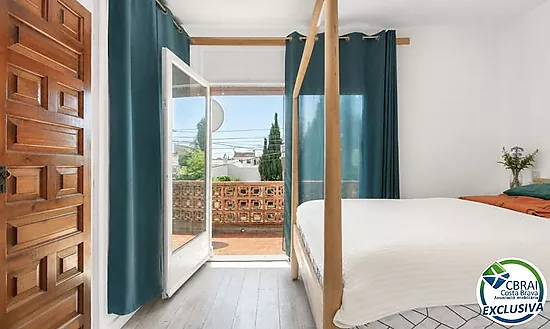 Great Opportunity in Empuriabrava – Charming Townhouse with Terrace and Barbecue for €130,000