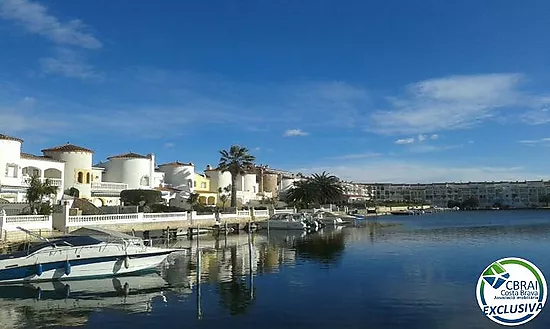 Great Opportunity in Empuriabrava – Charming Townhouse with Terrace and Barbecue for €130,000