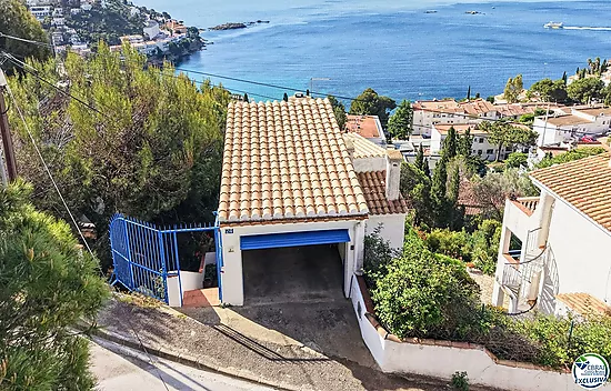 VILLA CON VISTAS AL MAR EN CANYELLES: PRIVACIDAD, LUZ NATURAL Y EL MEDITERRÁNEO COMO PROTAGONISTA