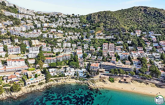 VILLA CON VISTAS AL MAR EN CANYELLES: PRIVACIDAD, LUZ NATURAL Y EL MEDITERRÁNEO COMO PROTAGONISTA