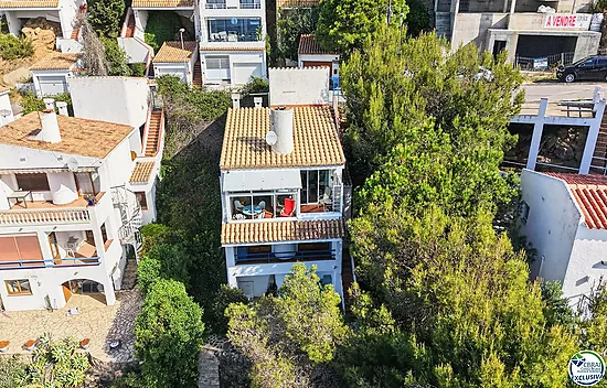 VILLA CON VISTAS AL MAR EN CANYELLES: PRIVACIDAD, LUZ NATURAL Y EL MEDITERRÁNEO COMO PROTAGONISTA