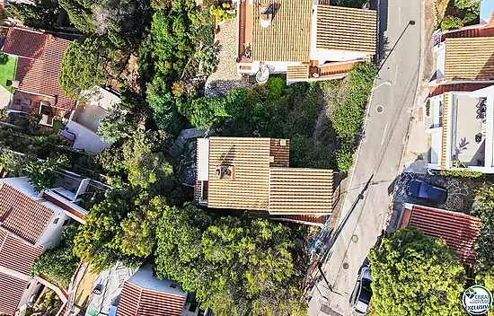 VILLA CON VISTAS AL MAR EN CANYELLES: PRIVACIDAD, LUZ NATURAL Y EL MEDITERRÁNEO COMO PROTAGONISTA