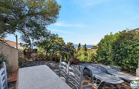 VILLA CON VISTAS AL MAR EN CANYELLES: PRIVACIDAD, LUZ NATURAL Y EL MEDITERRÁNEO COMO PROTAGONISTA