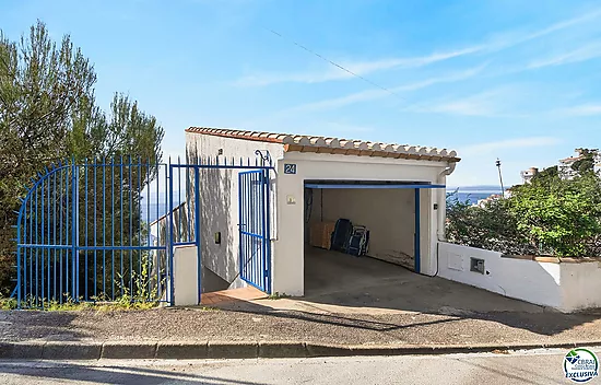 VILLA CON VISTAS AL MAR EN CANYELLES: PRIVACIDAD, LUZ NATURAL Y EL MEDITERRÁNEO COMO PROTAGONISTA