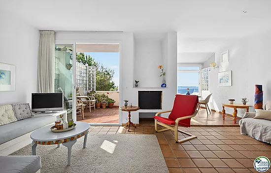 VILLA CON VISTAS AL MAR EN CANYELLES: PRIVACIDAD, LUZ NATURAL Y EL MEDITERRÁNEO COMO PROTAGONISTA