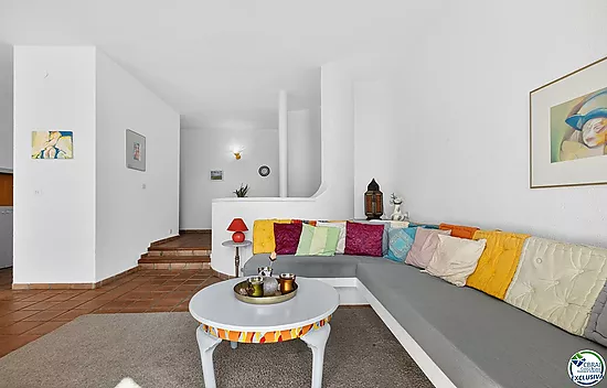 VILLA CON VISTAS AL MAR EN CANYELLES: PRIVACIDAD, LUZ NATURAL Y EL MEDITERRÁNEO COMO PROTAGONISTA