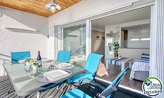Appartement entièrement rénové avec vue sur la mer au 2ᵉ quai de Roses