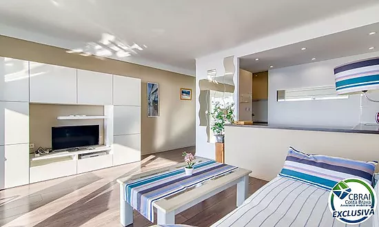 Appartement entièrement rénové avec vue sur la mer au 2ᵉ quai de Roses