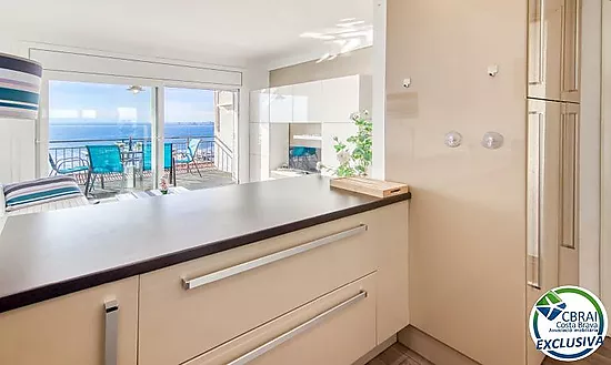 Appartement entièrement rénové avec vue sur la mer au 2ᵉ quai de Roses