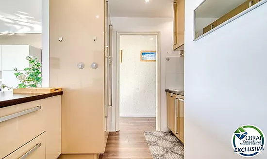 Appartement entièrement rénové avec vue sur la mer au 2ᵉ quai de Roses