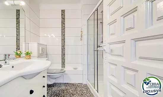 Appartement entièrement rénové avec vue sur la mer au 2ᵉ quai de Roses