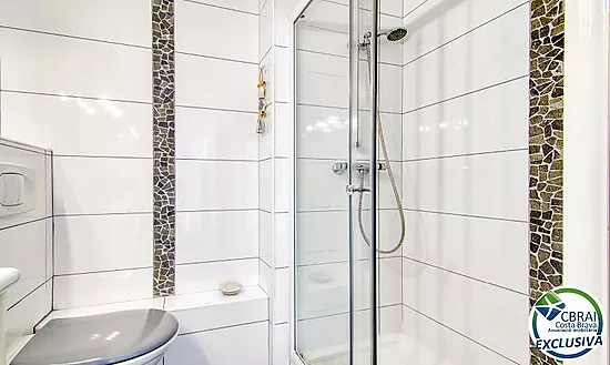 Appartement entièrement rénové avec vue sur la mer au 2ᵉ quai de Roses