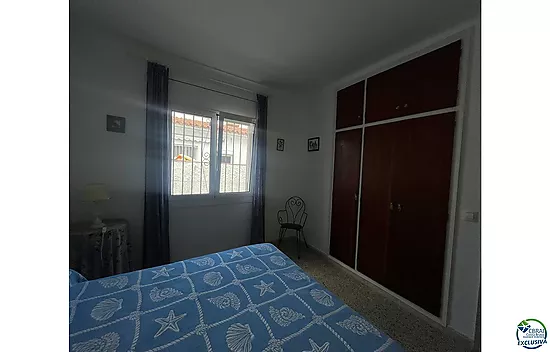 Maison de plain-pied à rénover à Peni, avec garage, possibilité de piscine et orientation sud-ouest.