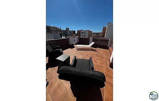 Empuriabrava, petite maison de vacances à vendre en plein centre-ville, à seulement 800 m de la plag