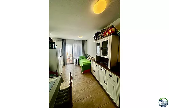 Empuriabrava, petite maison de vacances à vendre en plein centre-ville, à seulement 800 m de la plag