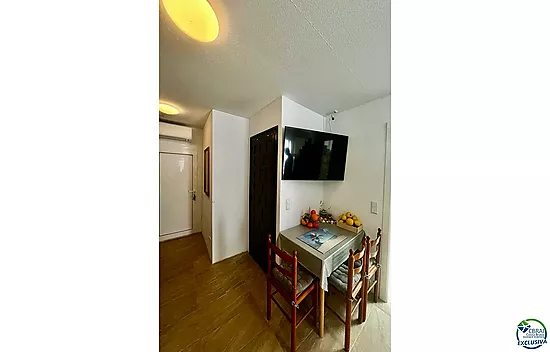 Empuriabrava, petite maison de vacances à vendre en plein centre-ville, à seulement 800 m de la plag